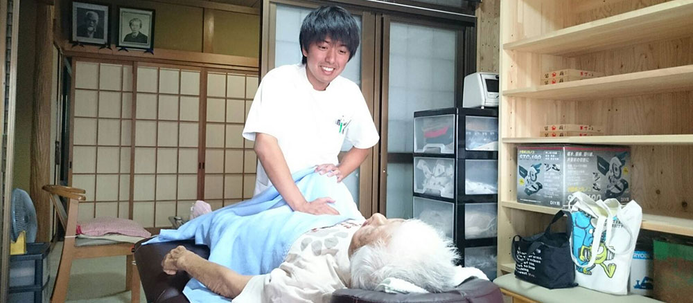 訪問鍼灸リハビリ 三重県鈴鹿市 おおえのき接骨院 外傷 腰痛 交通事故など痛みのことはお任せください
